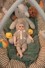 Realistická silikonová reborn panenka Bonnie s realistickými rysy a detailním zpracováním.