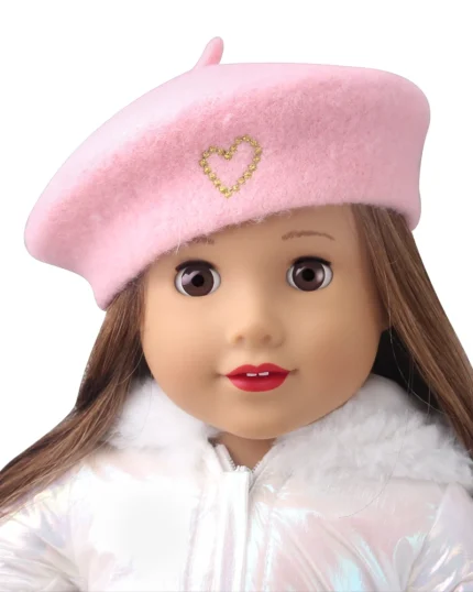 Růžový baret s ozdobou ve tvaru srdce, ideální pro 45cm reborn panenky.