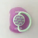 Roztomilý dudlík pro panenky Reborn s leopardím vzorem v růžové a zelené barvě.