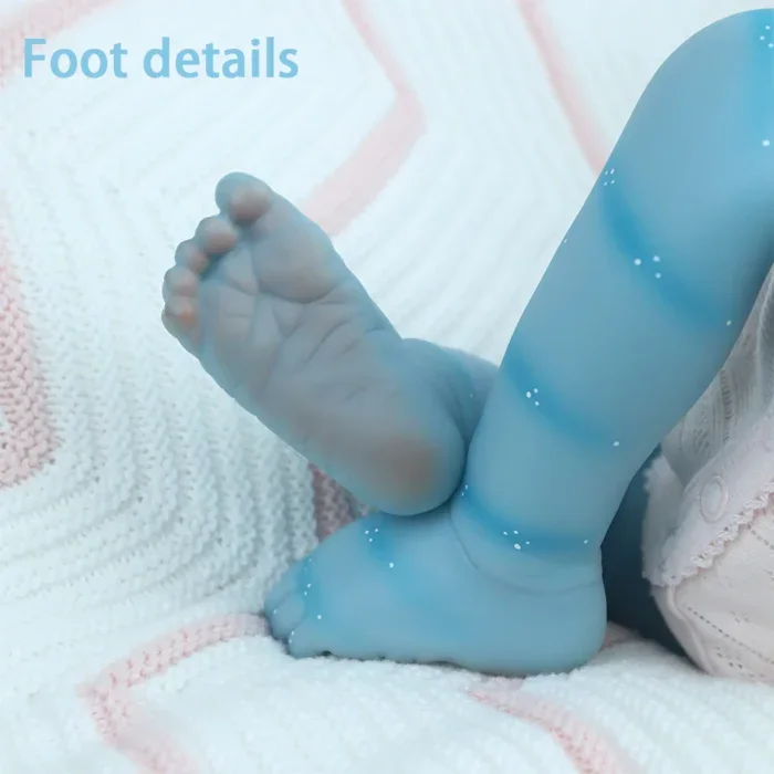 Silikonová panenka Reborn s realistickými rysy a jemnou kůží.