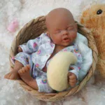 Silikonová panenka miminko, Afroameričanka, 7palcová mini reborn, realistické celé tělo, ideální pro cca.