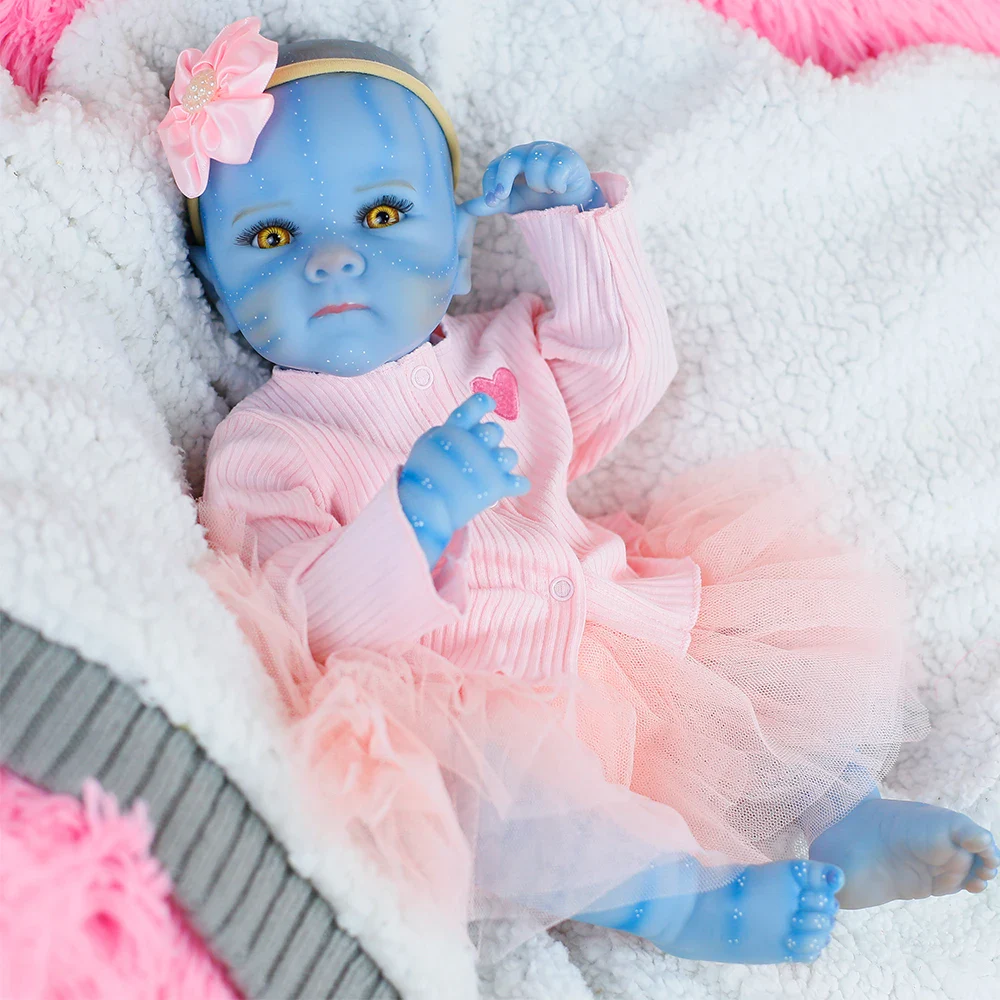 Realistická 45cm Avatar Reborn Baby Panenka se silikonovým tělem Vysoce detailní silikonová reborn panenka s viditelnými žilkami, jemnou pokožkou a realistickými rysy.