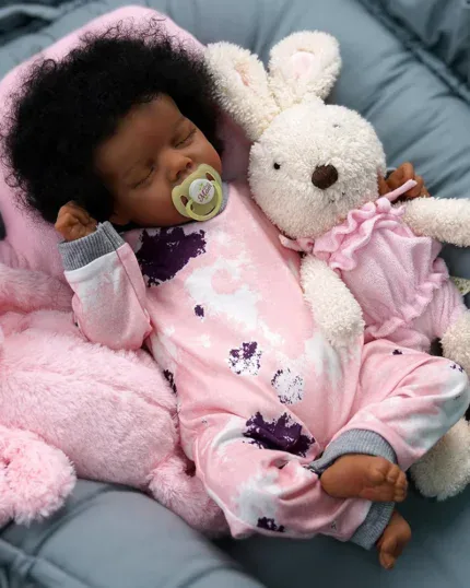 Silikonová vinylová panenka Reborn s tmavou pletí, spící holčička, zakořeněné vlasy, realistické rysy, perfektní.