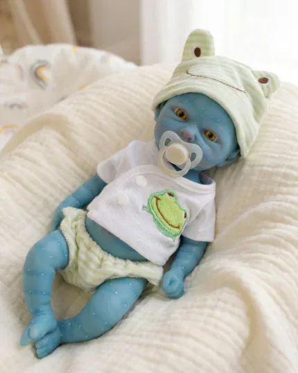 Silikonová panenka víla znovuzrozená s měkkými, ohebnými a realistickými rysy, ideální pro sběratele a děti.