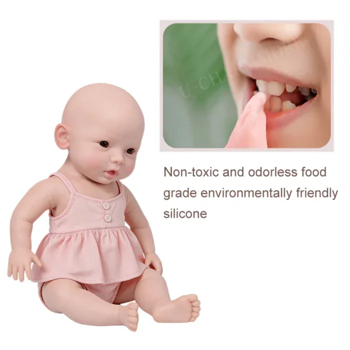 Poupée bébé réaliste en silicone, à la peau douce et aux traits détaillés.