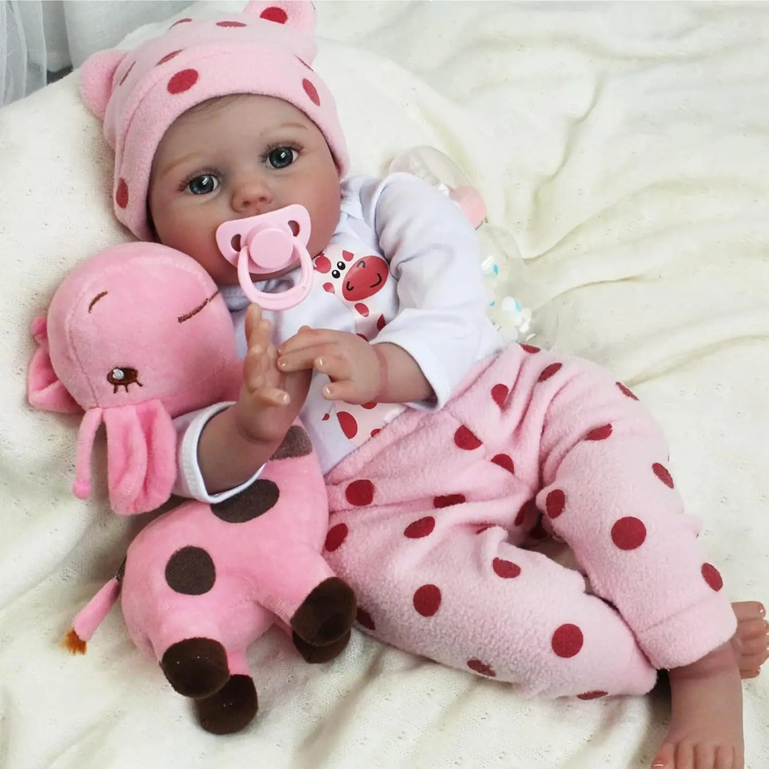 Sadie Sweet Baby Girl Reborn Doll Bezauberndes Babymädchen mit rosa Hütchen und Plüschtier, realistische Reborn-Puppe für Sammler.