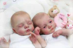 Realistische, 45 cm große Reborn-Babypuppen mit detailgetreuen Gesichtszügen.