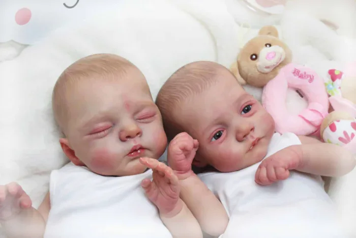 Realistische, 45 cm große Reborn-Babypuppen mit detailgetreuen Gesichtszügen.