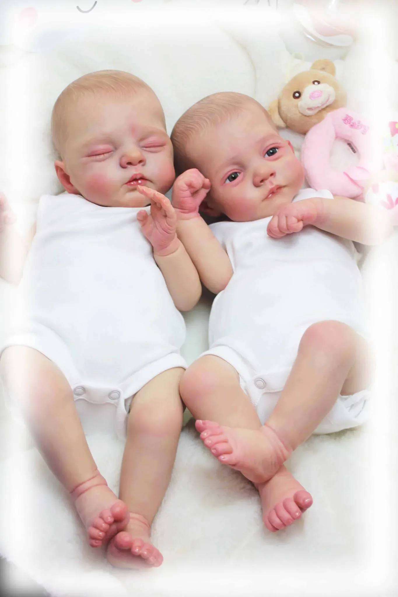Noa & Maeve Schlafende und wache Zwillings-Reborn-Babypuppe, 45 cm (18 Zoll), 31 Noa & Maeve Schlafende und Wache Zwillings-Reborn-Babypuppe, 45 cm (18 Zoll), 2
